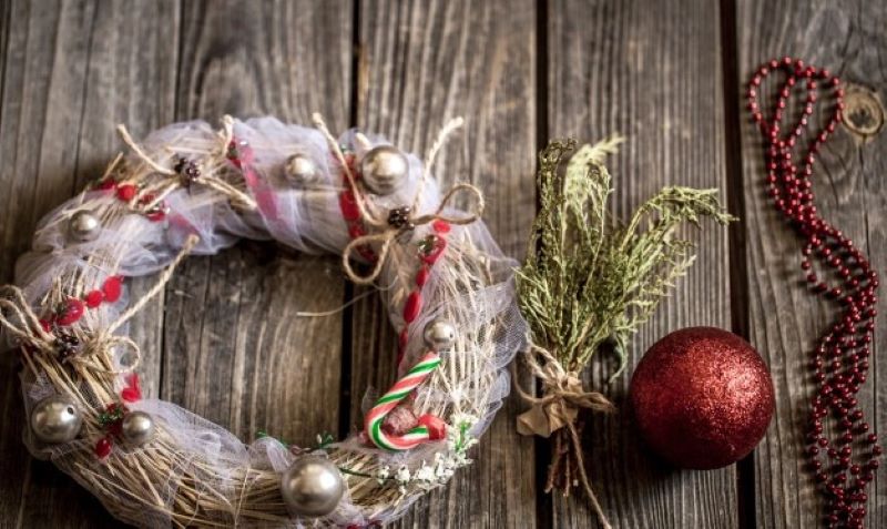 Embrace Natural Beauty With Rustic Ornaments & Accessories For your Artificial Christmas Tree